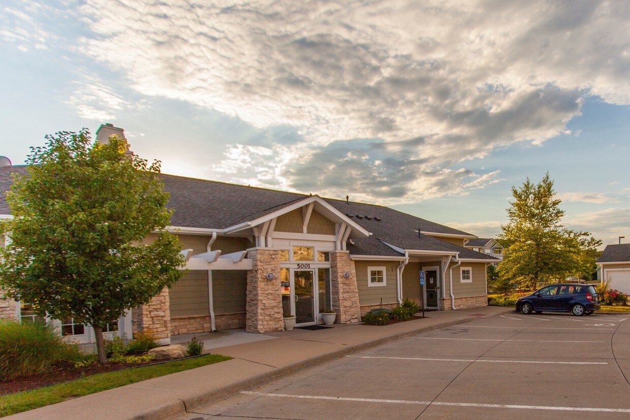 Alexis at Perry Pointe Apartments Davenport, IA