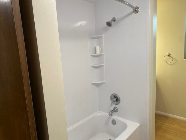 Bath - 2489 Pierce Ave