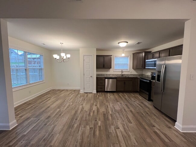 Building Photo - 811 Lillian Grace Dr