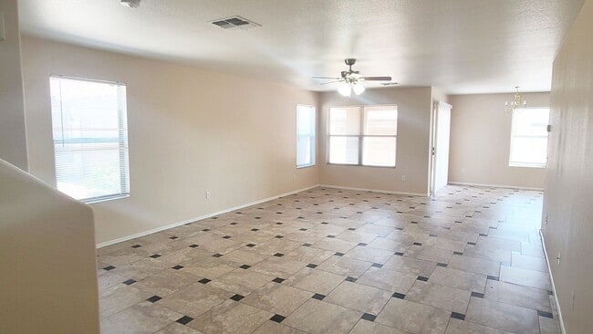 Building Photo - 4 bedroom in Chandler