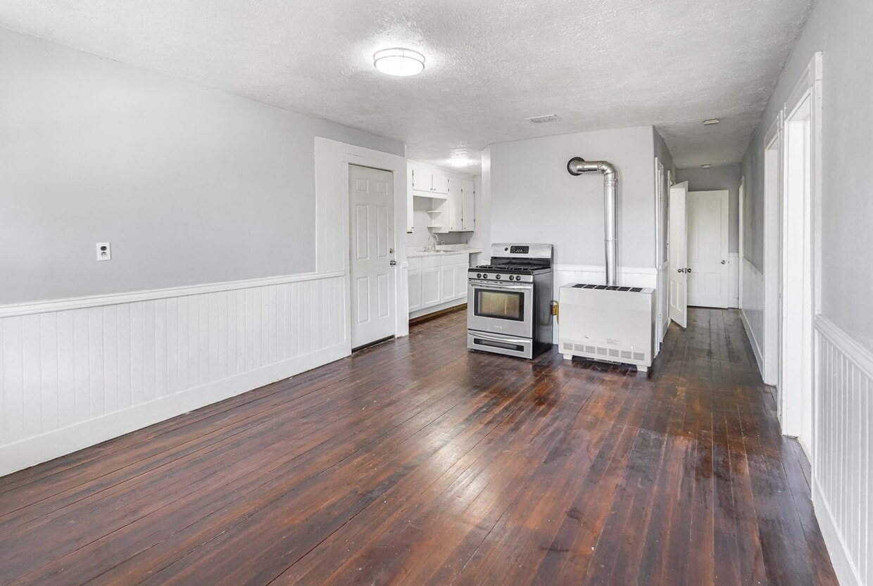 Primary Photo - 107-111-111 Smith St