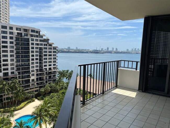 Foto del edificio - 520 Brickell Key Dr
