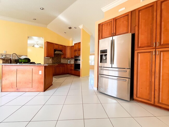 Foto del edificio - 1305 Monteray Way