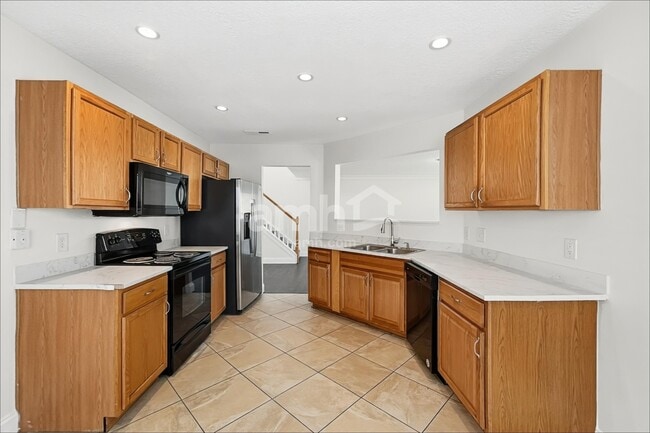Building Photo - 10740 Glenluce Ave