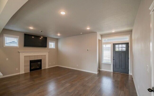 Foto del edificio - 4164 Sagecrest Dr NE