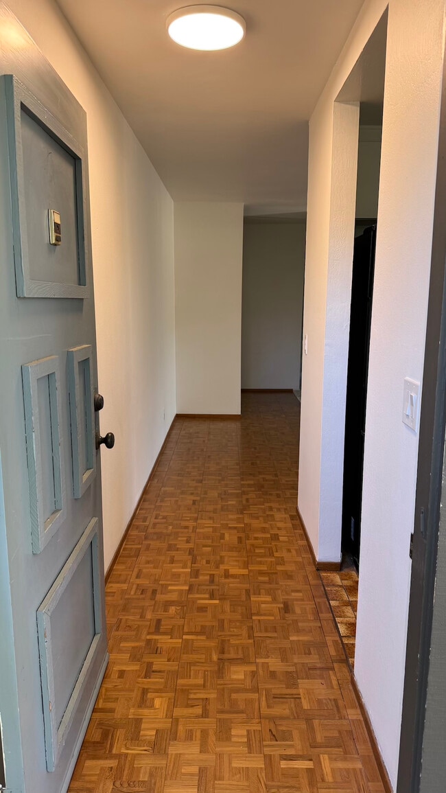 Entrance with hardwood floors - 88 Flynn Ave