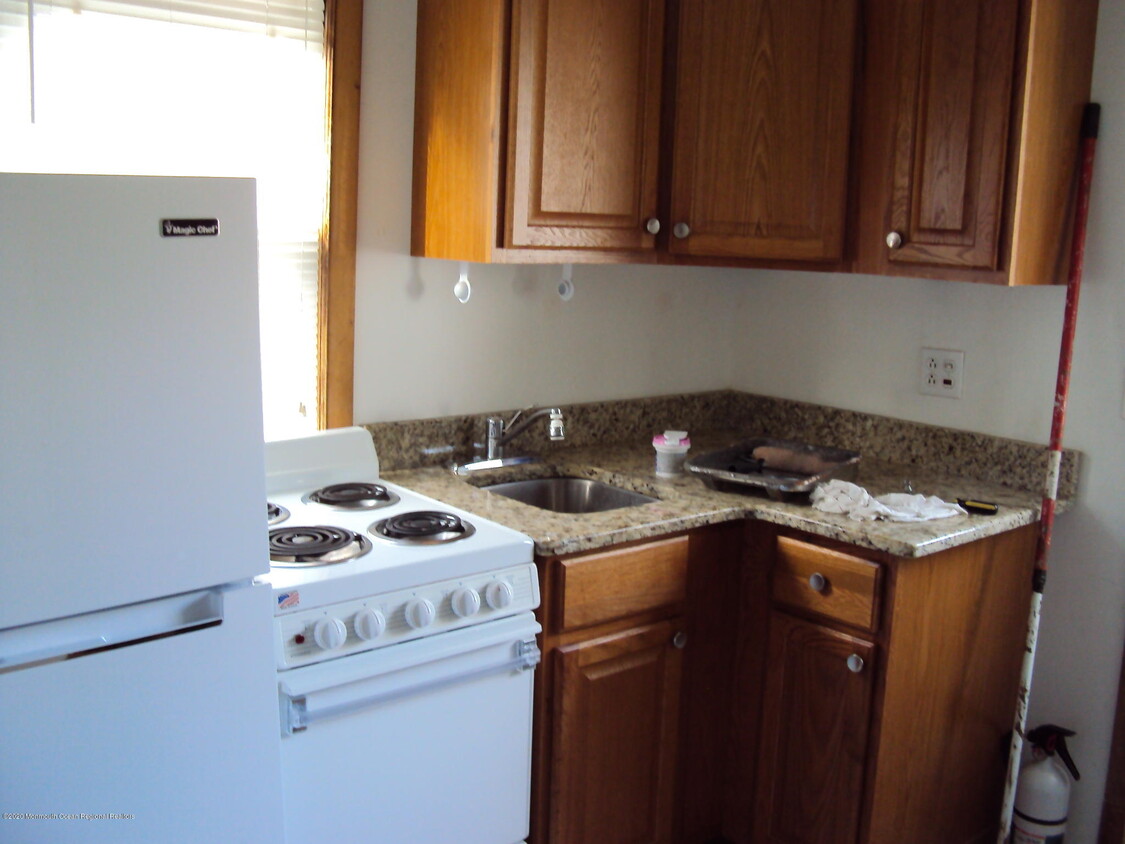 Building Photo - 240 Beachwood Blvd