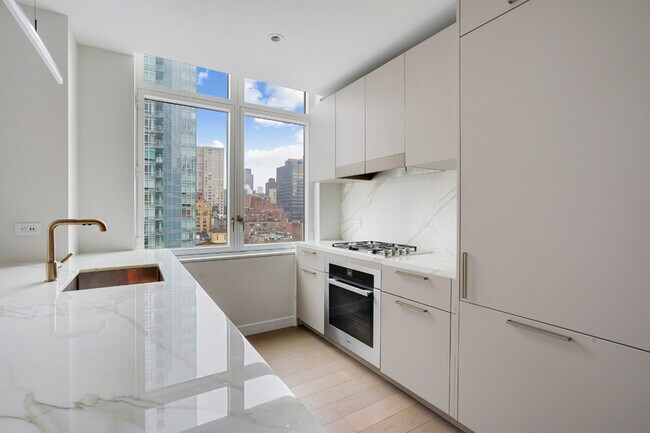 Elegant Kitchen - 305 E 51st St