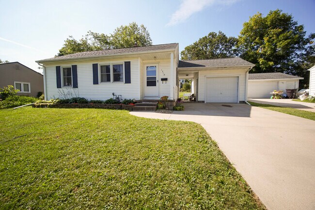 Front - 1310 W 7th St