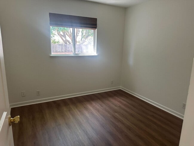 Building Photo - Charming 3-Bedroom Home with Boat/RV Acces...