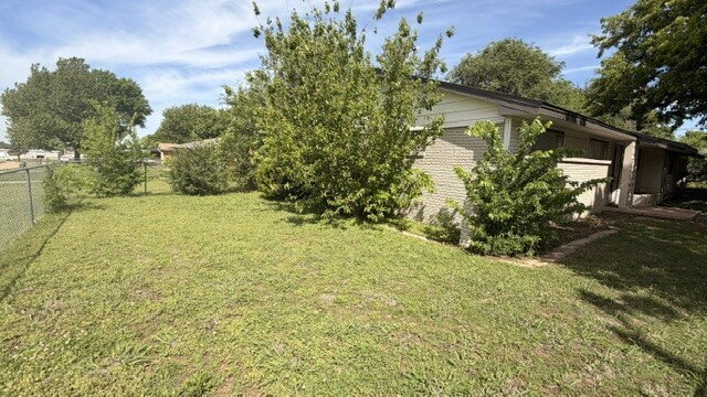 The Complete Package: 4BR with 2-Car Garage & Carport - The Complete Package: 4BR with 2-Car Garage & Carport Apartment