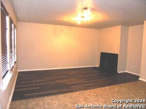 Building Photo - 407 Amberdale Oak