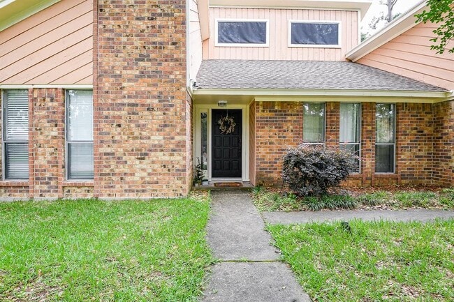 Building Photo - 115 Pine Manor Dr