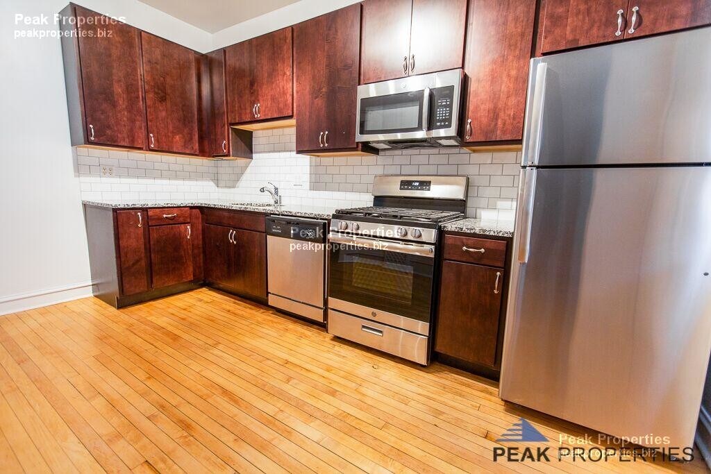 Primary Photo - 1403 W Belle Plaine Ave