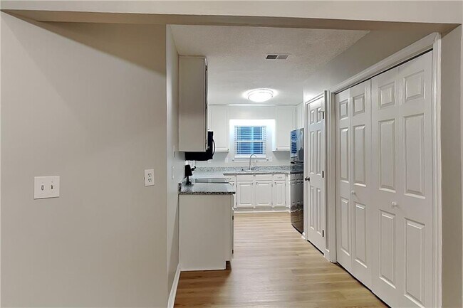 Building Photo - 3776 Westchase Dr