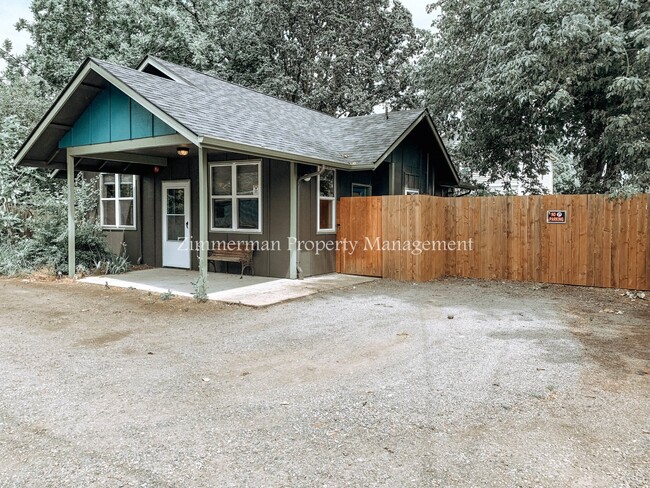 Foto del edificio - Adorable Two-Bedroom Home