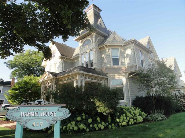 Building Photo - 417 N Durkee St