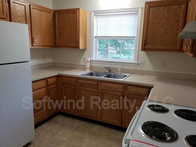 Building Photo - 1521 Elmwood Ave