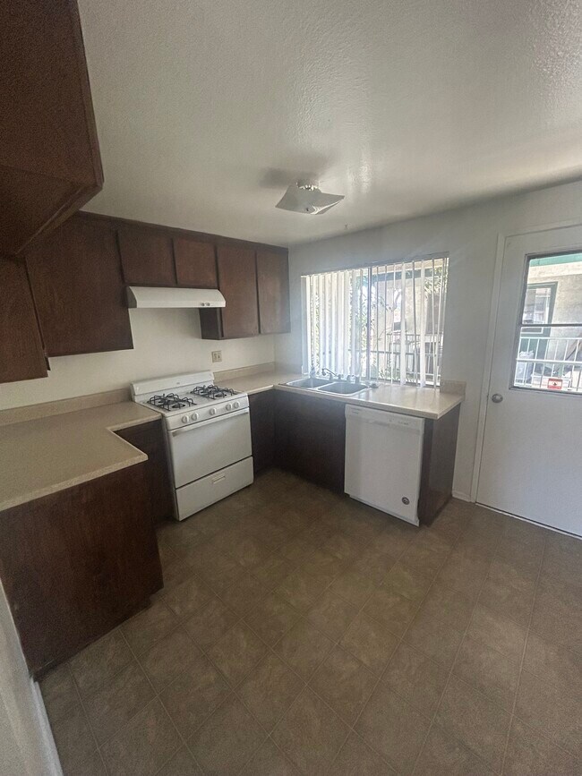 Building Photo - 8740 Lomita Dr