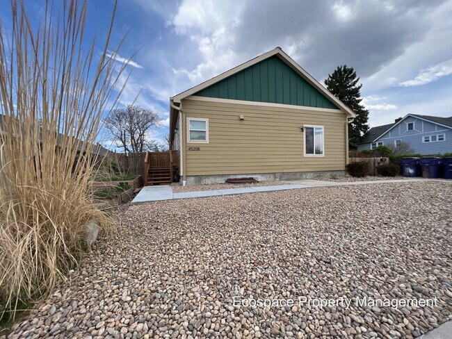 Foto del edificio - 3 Bed 1 Bath in Denver's Elyria Swansea Ne...