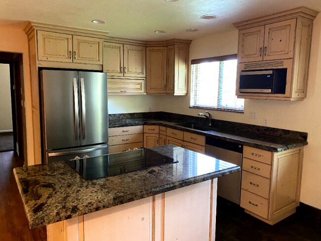 Building Photo - 1803 E Meadow Dr
