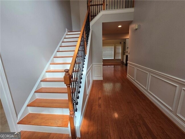 Building Photo - 624 Maple Grove Way
