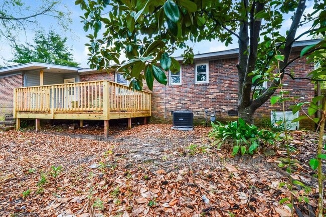 Building Photo - 199 Aster Cir