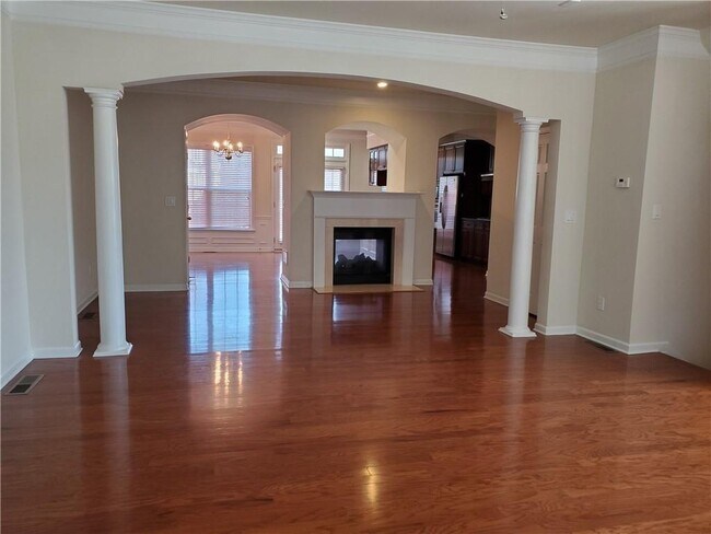 Building Photo - 11025 Brunson Dr