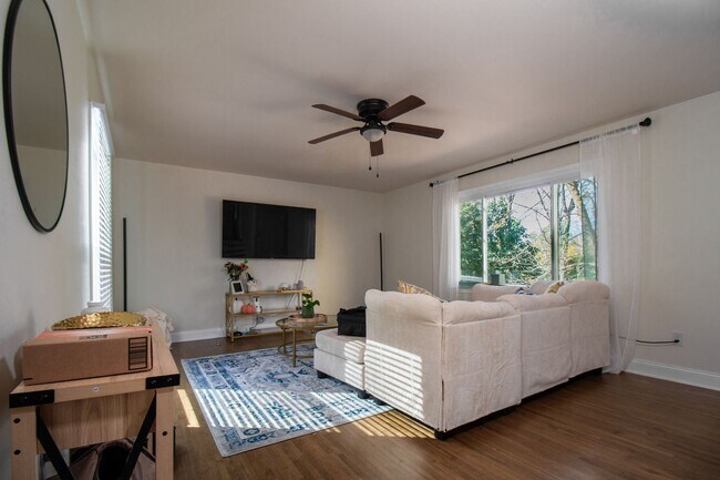 Building Photo - 3520 Sargeant Dr