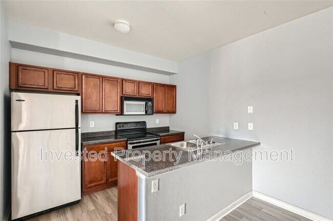 Building Photo - 1731 W 53rd Place
