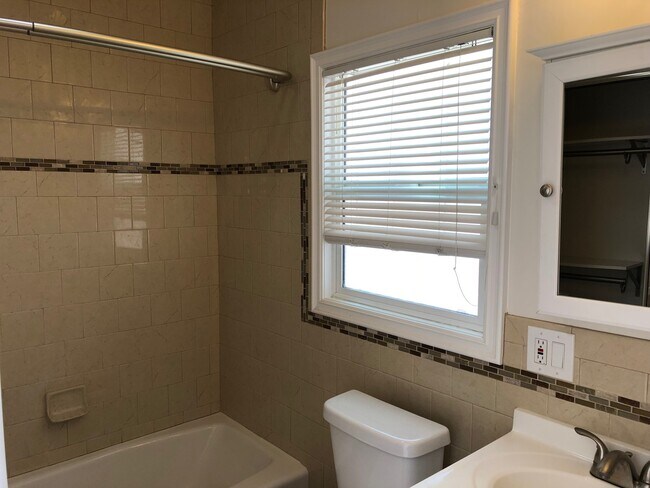 Building Photo - 1251 E Appleton St