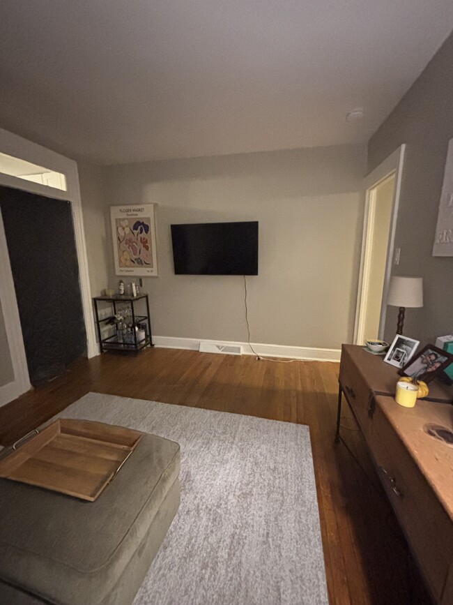 Building Photo - 152 E James St