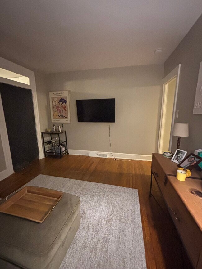 Foto del edificio - 152 E James St