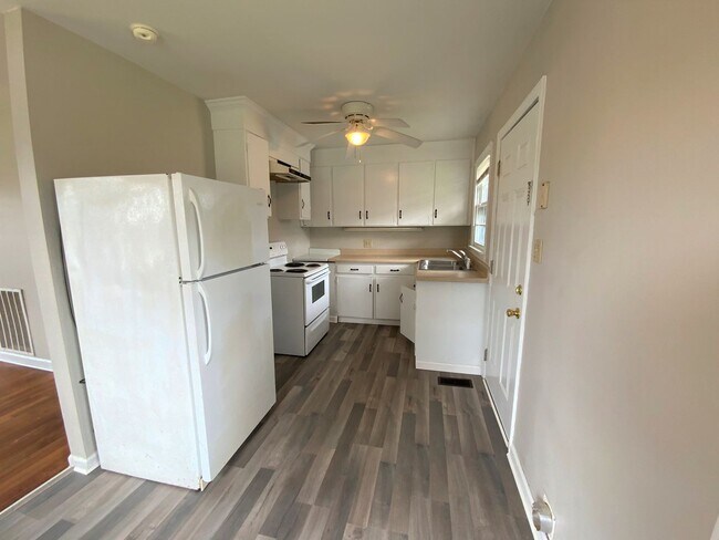 Building Photo - Welcome to Sophia Dr!