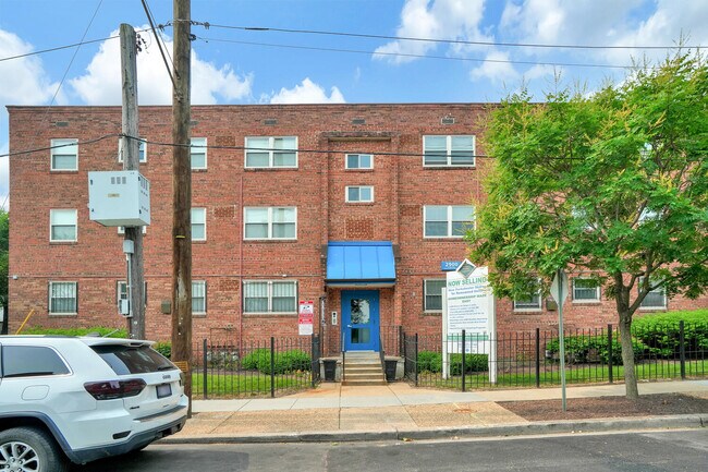 Building Photo - 2900 Pomeroy Rd SE