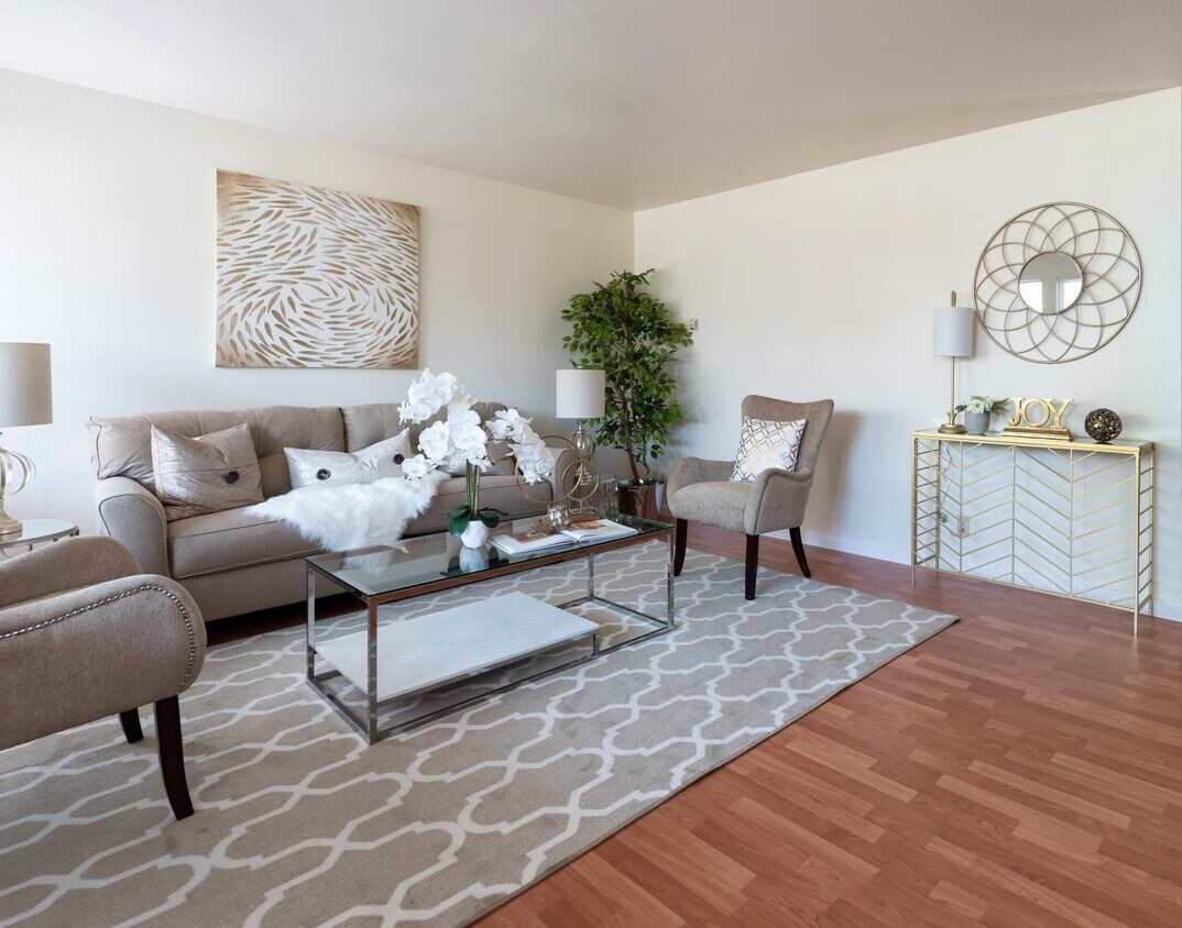 Primary Photo - 39544 Trinity Way