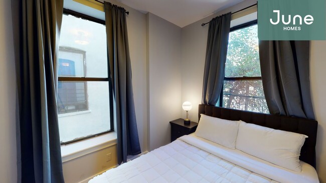 Foto del edificio - ROOM ONLY in 3-bed/1.0-bath Home