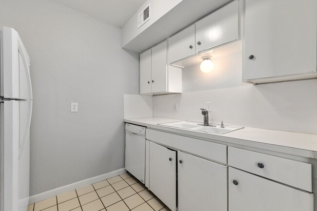 Foto del edificio - Great for Roommates!
