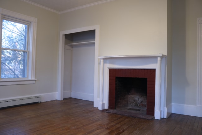 Building Photo - 239 Roxbury St