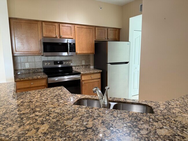 Foto del edificio - 9905 Baywinds Blvd