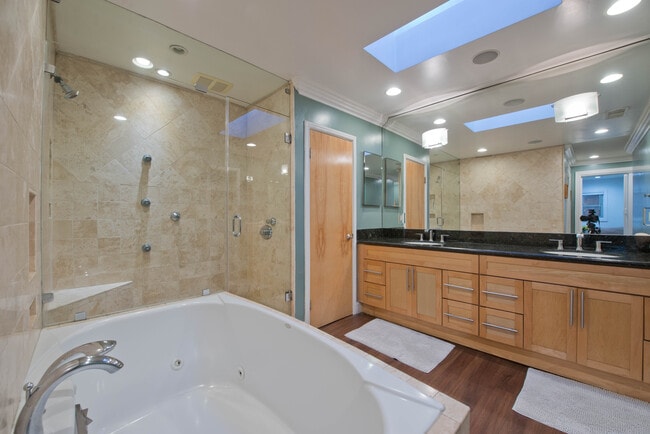 Building Photo - 809 Warren Ave