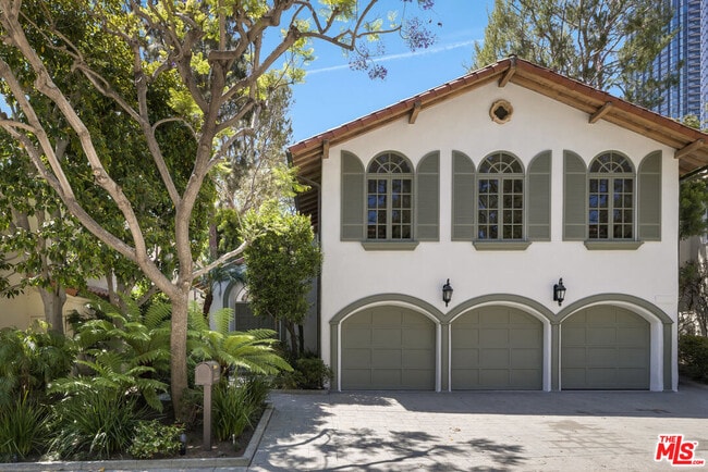 Building Photo - 10240 Century Woods Dr