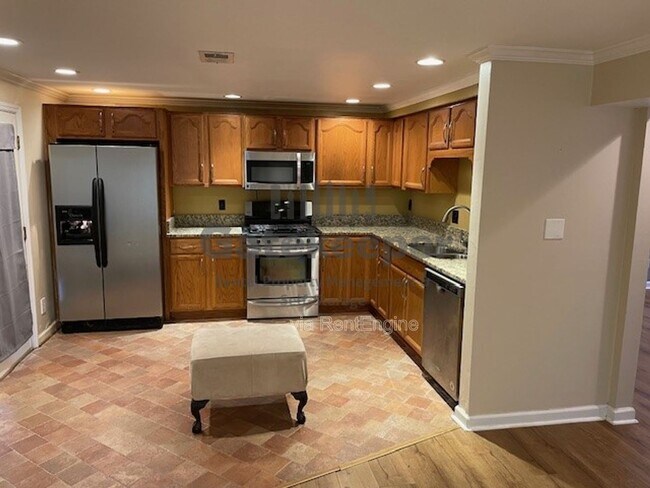 Foto del edificio - 102 Cypress Ct