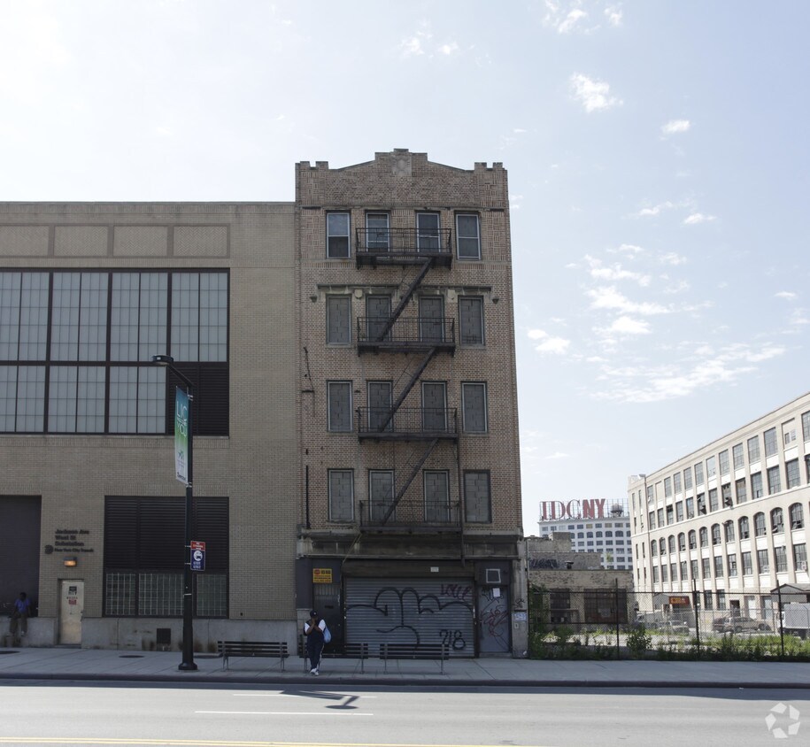 Foto del edificio - 28-18 Jackson Ave