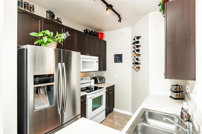 Kitchen - 8412 S Holland Ct
