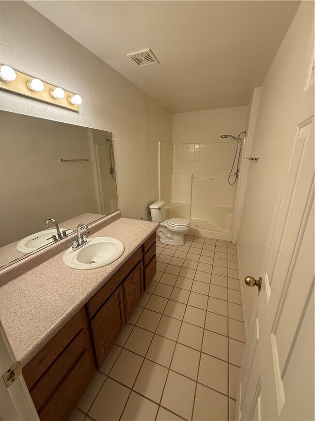 Foto del edificio - 2636 Chambers Ave