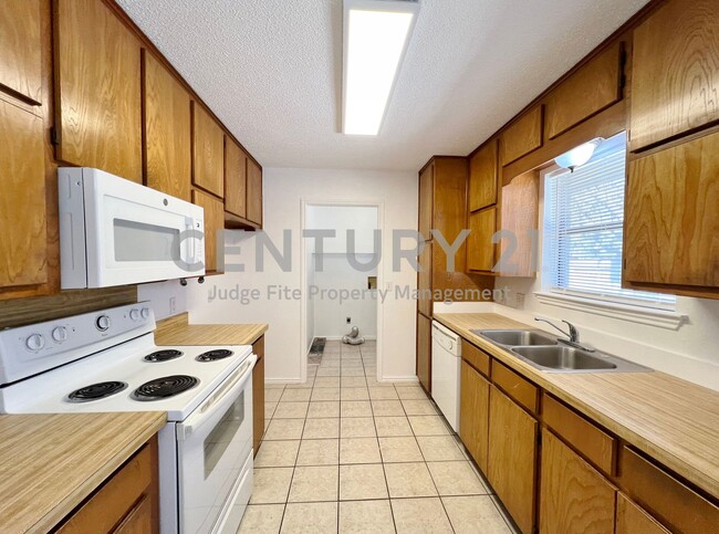 Foto del edificio - Wonderful 2/1 Duplex in Weatherford For Rent!