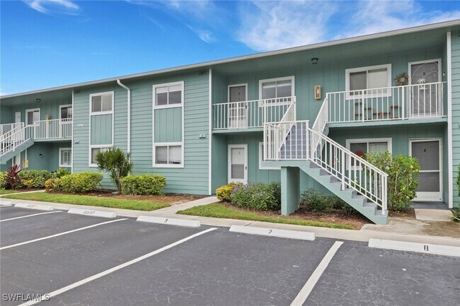 Foto del edificio - 146 Cypress Way E