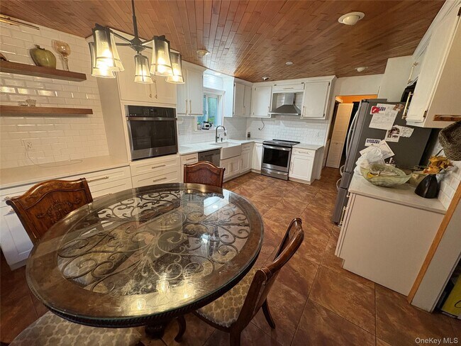Building Photo - 30 Dumond Pl