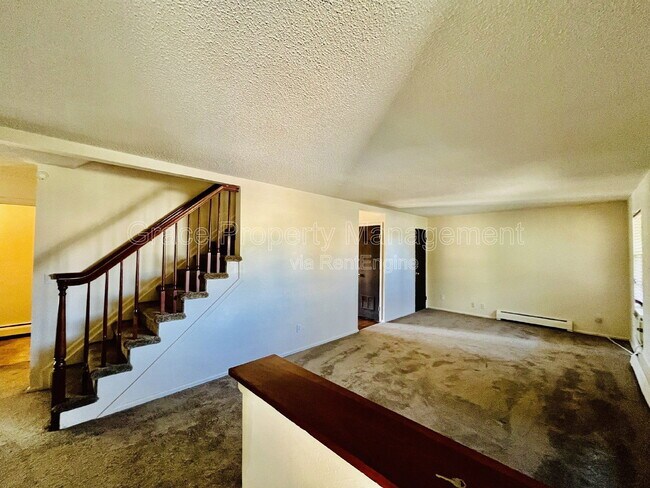 Foto del edificio - 2582 Ridge Dr